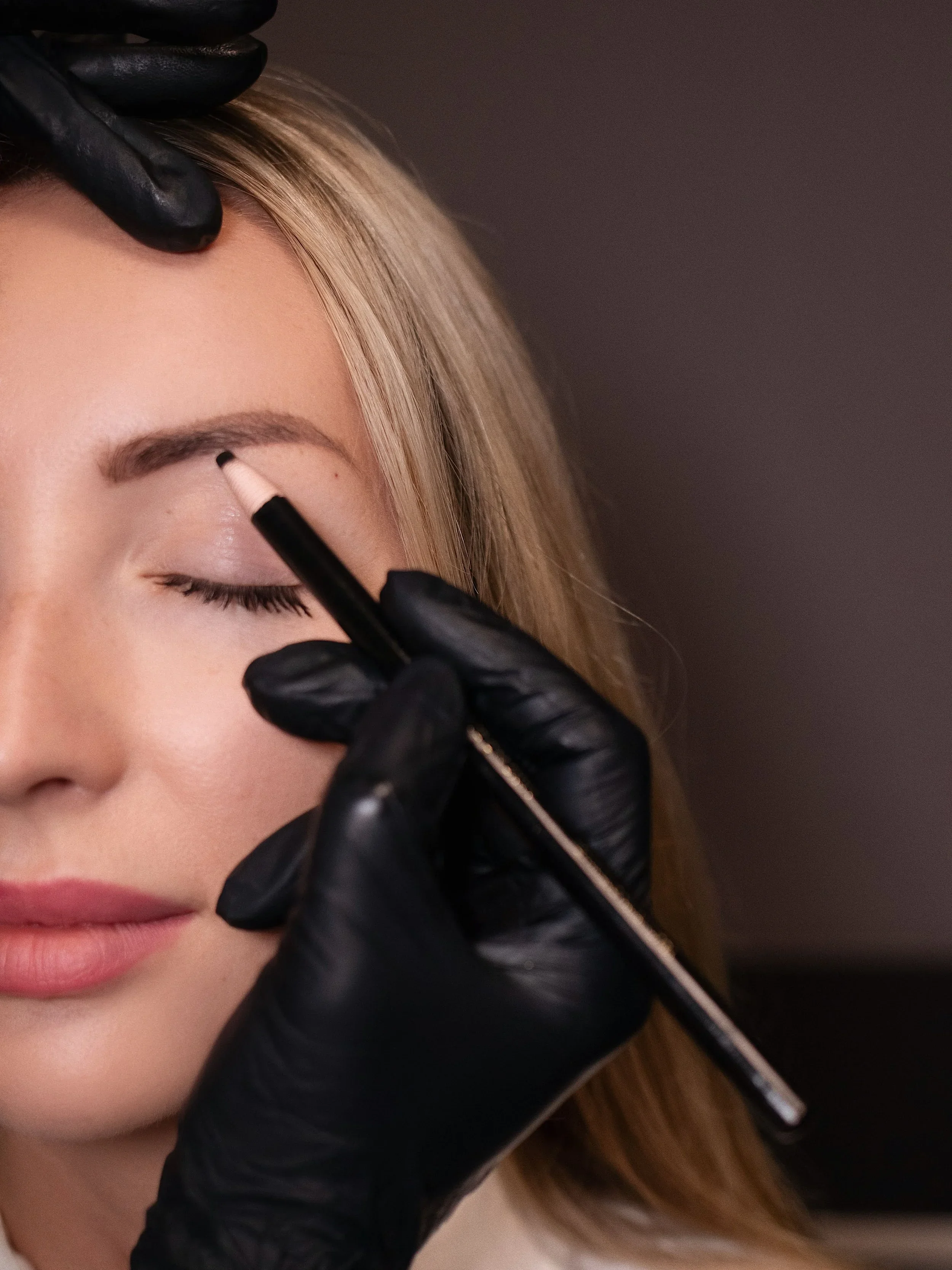 Augenbrauen- und Wimpernpflege im Kosmetik Studio EXCELLENT